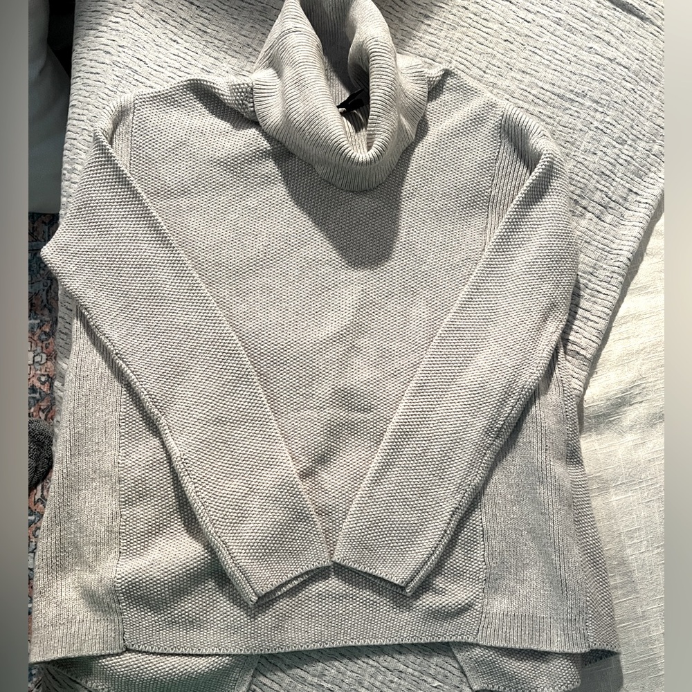BCBGmaxazria cashmere/cotton open back sweater - size xxs (fits up to a small)